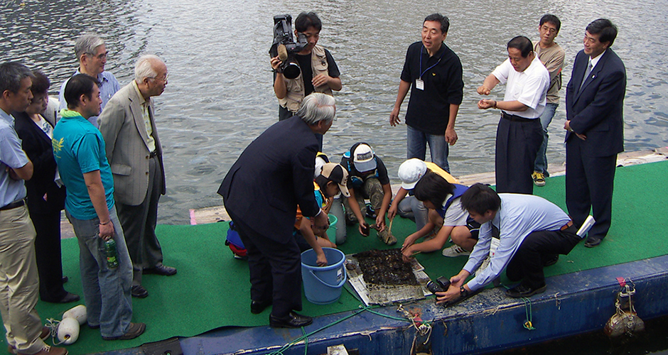 井戸兵庫県知事が真珠貝プロジェクトを視察されました。