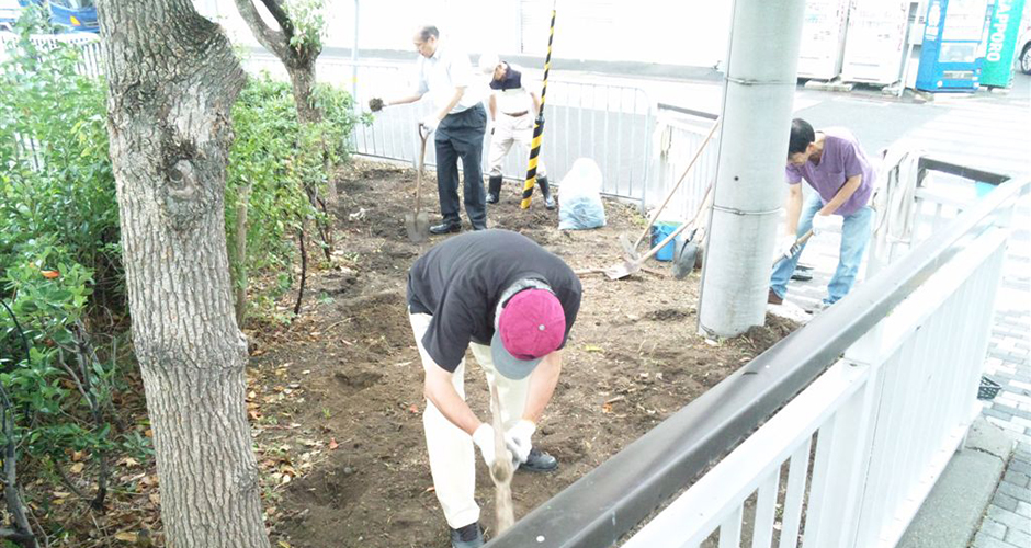 清盛橋南側両サイドを花壇に