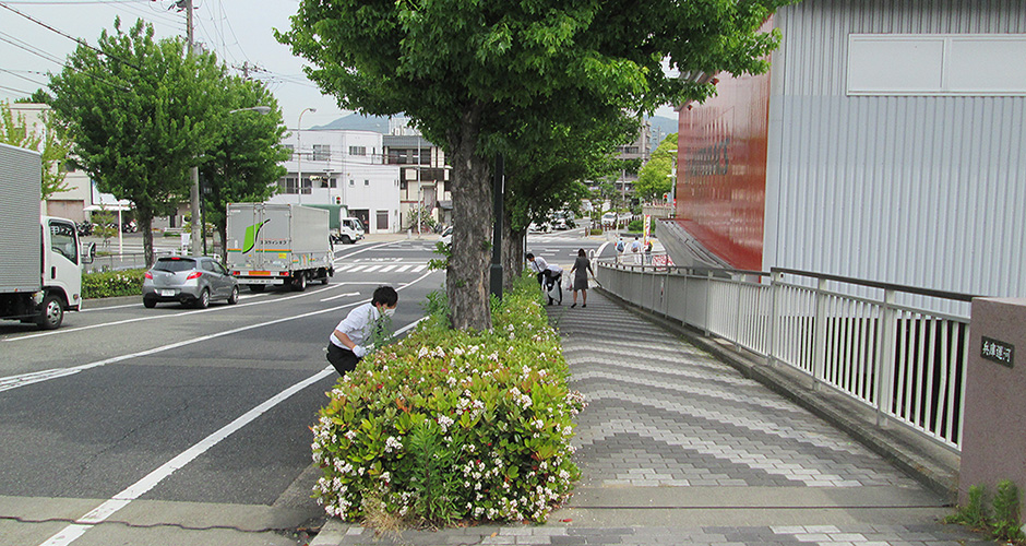 神戸マツダ(株)の定期清掃活動