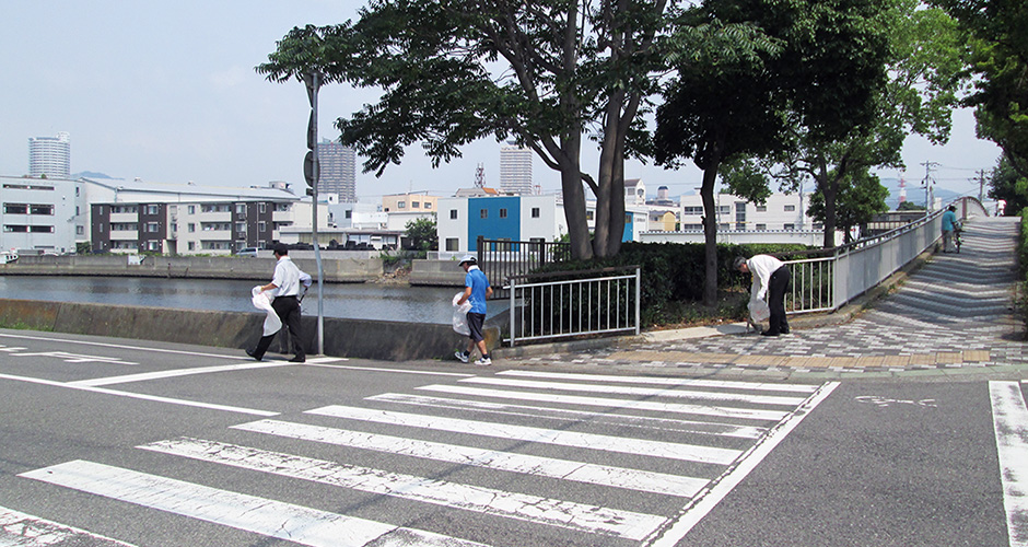 神戸マツダ(株)の定期清掃活動