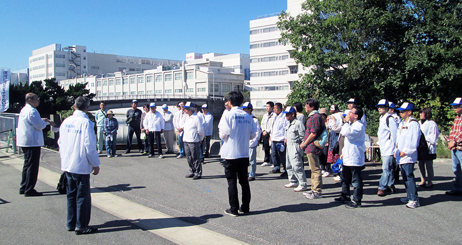 １０月１９日（日）に兵庫運河を美しくする会の会員合同の秋季清掃活動を実施しました。