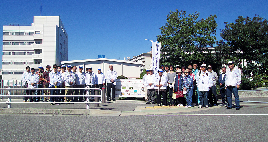 １０月１９日（日）に兵庫運河を美しくする会の会員合同の秋季清掃活動を実施しました。