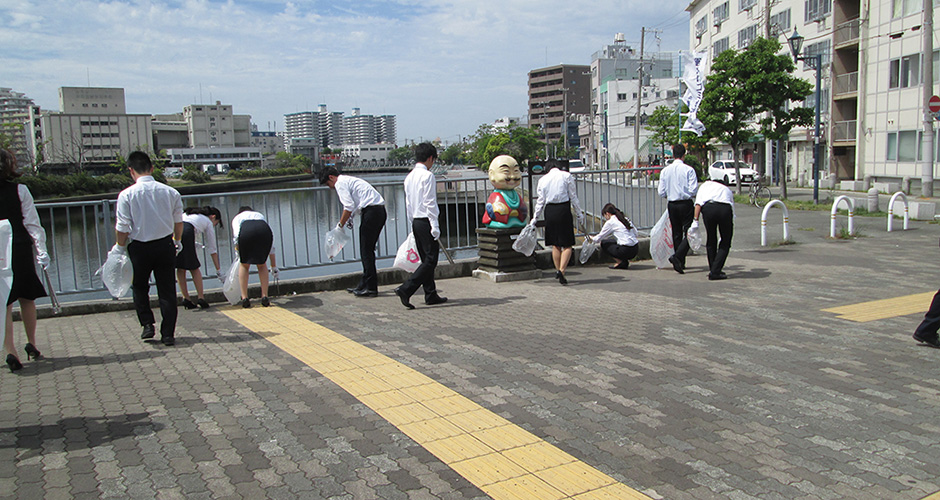 当会、会員の神戸マツダ様が社員教育の一環として新入社員を対象とした清掃活動を実施されました。