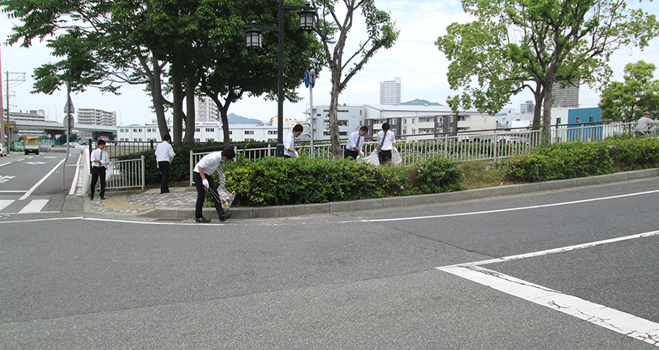 当会、会員の神戸マツダ様が社員教育の一環として新入社員を対象とした清掃活動を実施されました。