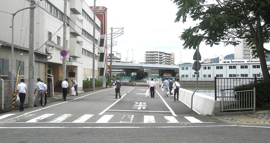 ７月２１日に当会会員の(株)神戸マツダ様が第３３回定期清掃活動を実施されました。