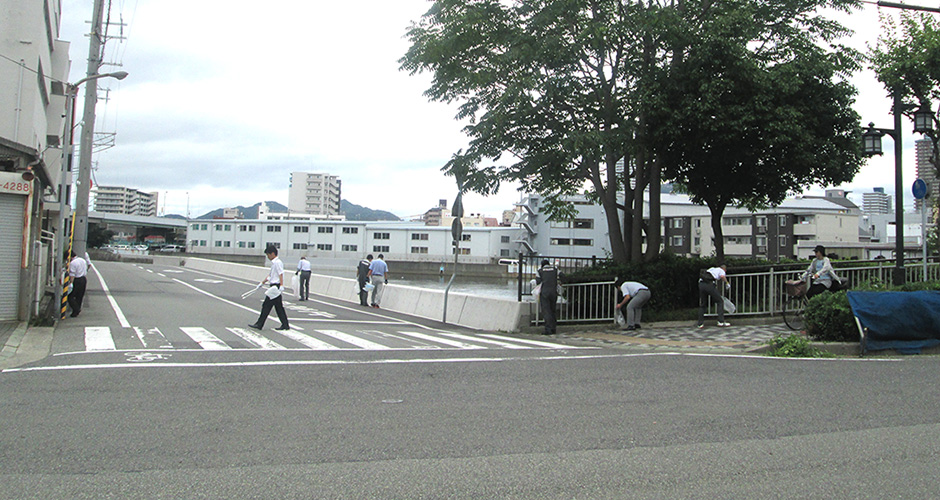 ７月２１日に当会会員の(株)神戸マツダ様が第３３回定期清掃活動を実施されました。