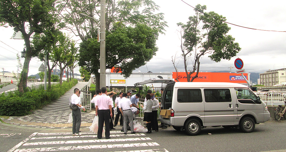 ７月２１日に当会会員の(株)神戸マツダ様が第３３回定期清掃活動を実施されました。