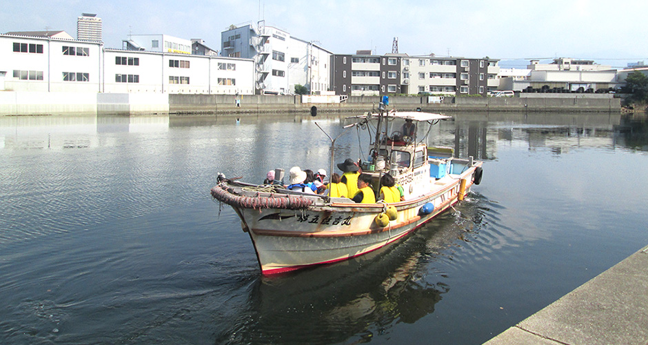 当会会員の「兵庫運河・真珠貝プロジェクト」の夏休み自由研究会が８月９日に開催されました。