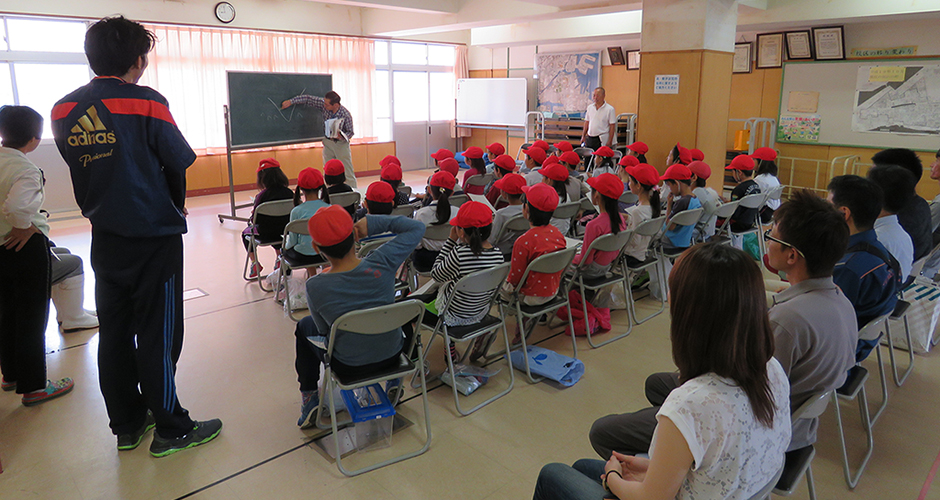 兵庫運河沿いの浜山小学校の３年生を対象に環境学習会が始まりました。