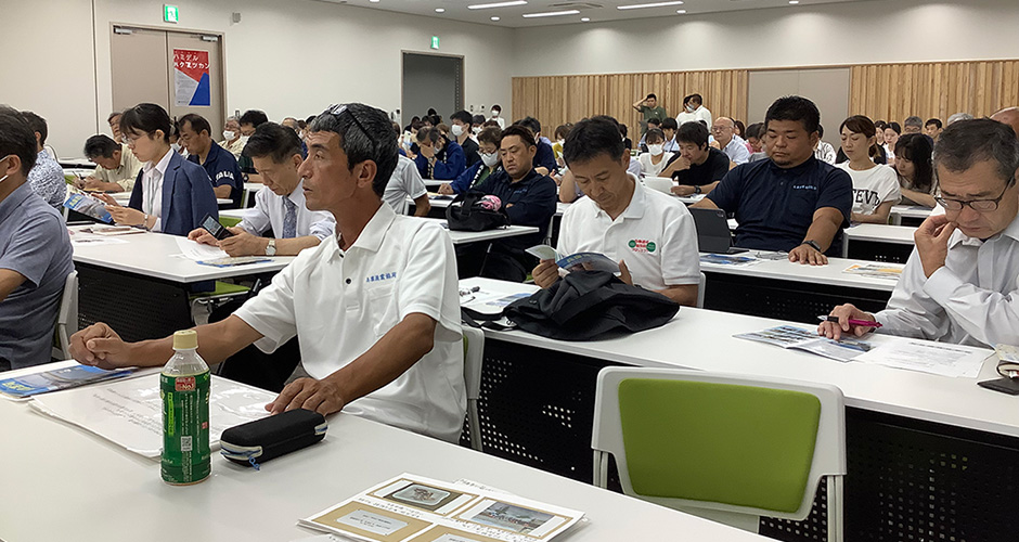 兵庫運河における環境活動報告会が行なわれました。